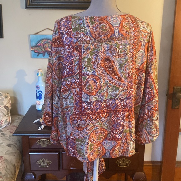 ❤️NWT Boho Paisley Top with tie waist. Size XL❤️ - Picture 5 of 6